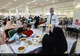 پذیرایی روزانه از ۲۰ هزار زائر با غذای متبرک حضرت رضا(ع) در ایام خاص