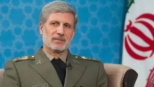 با حکم رهبر انقلاب امیر سرلشکر حاتمی فرمانده ارتش جمهوری اسلامی ایران شد با حکم رهبر انقلاب امیر سرلشکر حاتمی فرمانده ارتش جمهوری اسلامی ایران شد