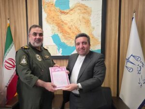 دیدار رئیس سازمان ثبت اسناد و املاک کشور با فرمانده نیروی هوایی ارتش / اهدای ۱۰۰ سند اراضی نیروی هوایی در کنارک