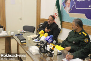 تقدیر از امیر رستمی مدیر مسئول پایگاه خبری رخداد پرس توسط سرهنگ پاسدار «محمدرضا حقدادیان» مدیر روابط عمومی و تبلیغات اداره‌کل حفظ آثار و نشر ارزش‌های دفاع مقدس استان