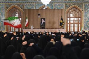 یاد رهبر شهید در رواق امام خمینی(ره)/جای خالی صدایی که هر سال با بهار می‌آمد