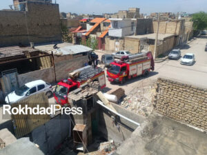سقوط کارگر از پشت‌بام منزل یک‌طبقه| انتقال تخصصی مصدوم با تلاش آتش‌نشانان