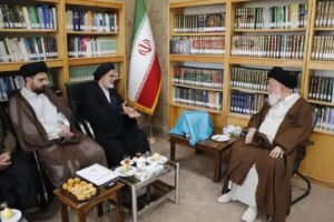 علم‌الهدی پیگیر بازیابی نوارهای درسی آیت‌الله میلانی شد